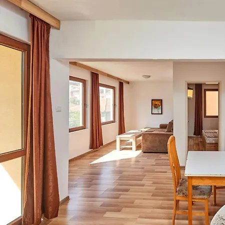 ホテル Koral プリモルスコ