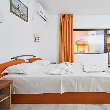 Koral Hotel 2*